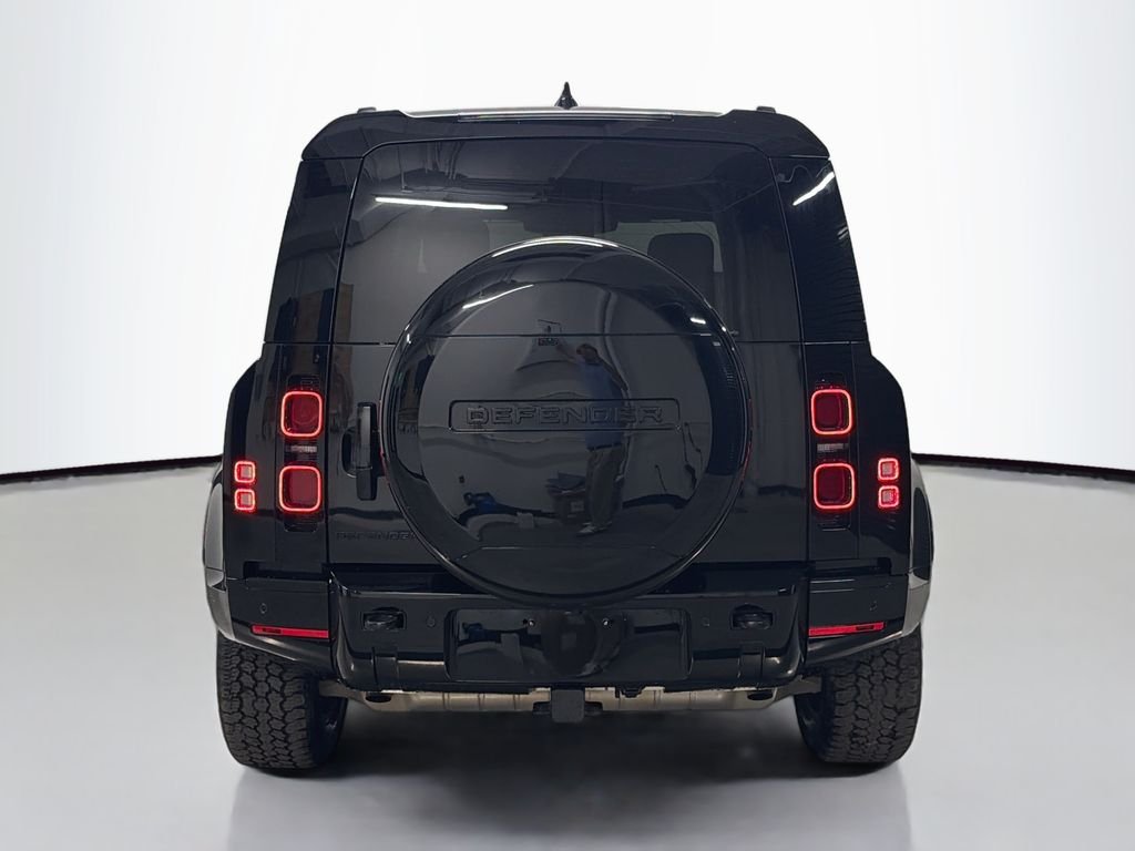 Used 2024 Black Land Rover X-Dynamic SE image 10