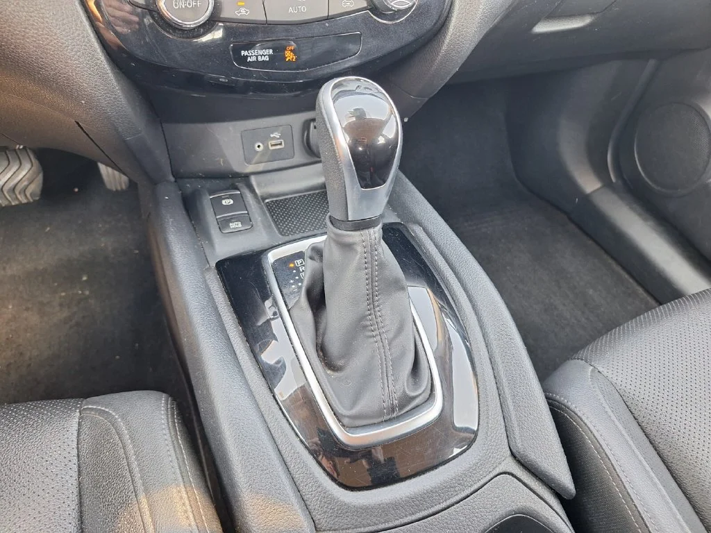 Used 2022 Black Nissan SL image 13