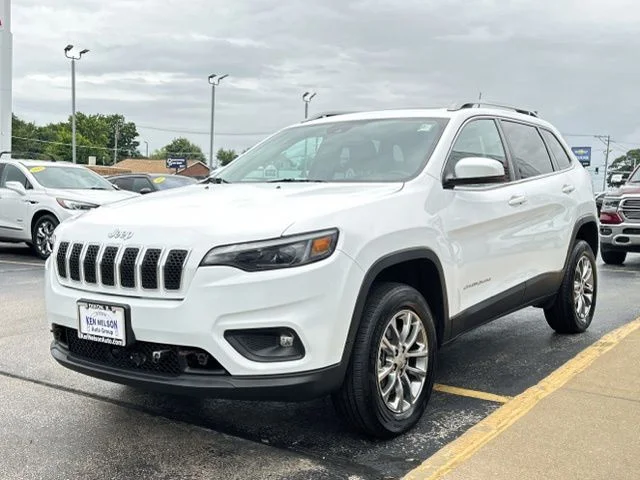 Used 2021 White Jeep Latitude Lux image 5
