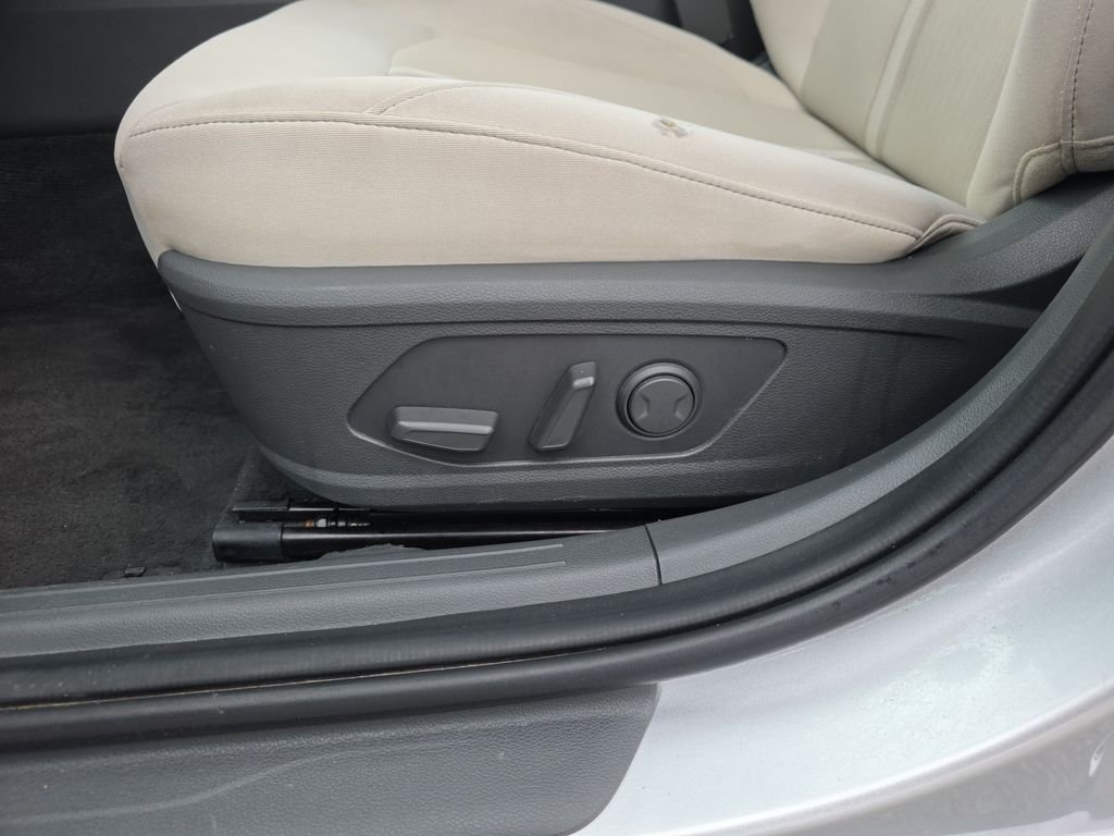 Used 2024 Aero Silver Hyundai SEL image 12