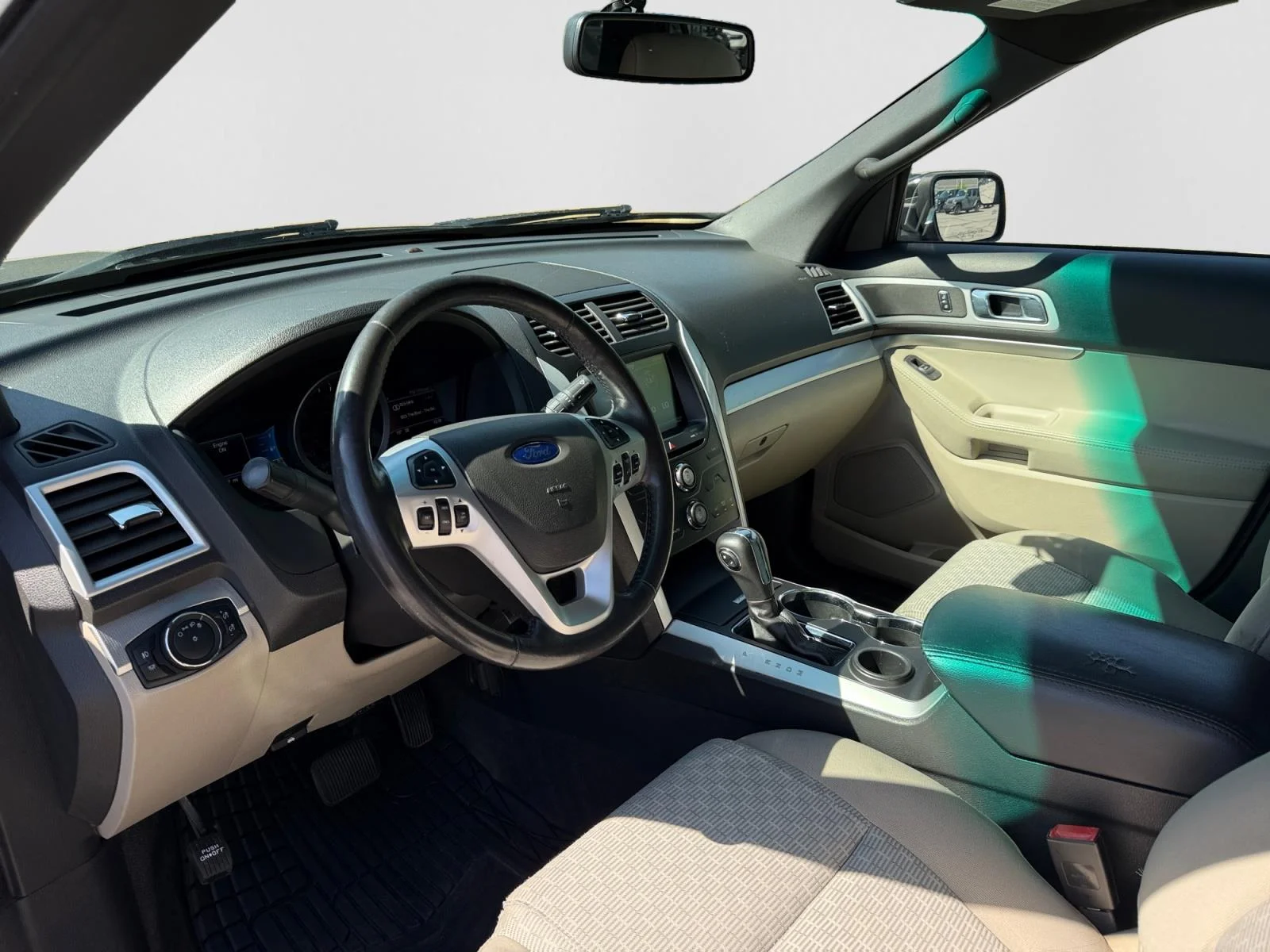 2015 Ford Explorer XLT - Photo 12