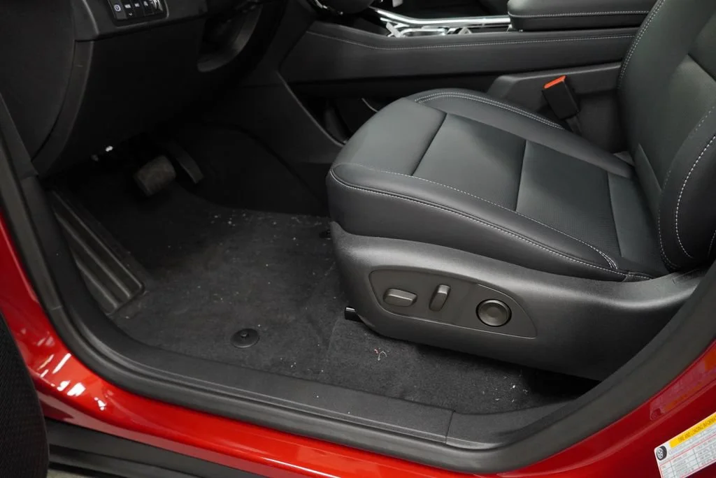2027 Chevrolet Traverse LT - Photo 23