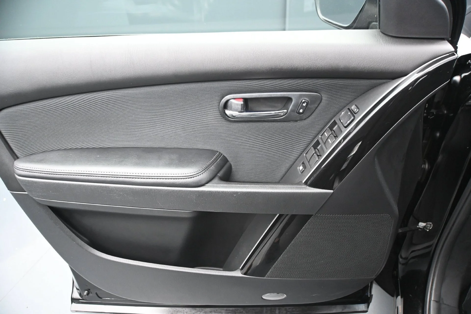 Used 2011 Brilliant Black Clearcoat Mazda Sport image 23
