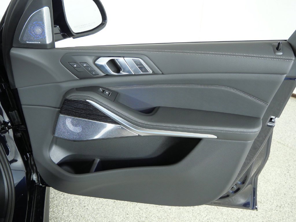 Used 2027 Black BMW xDrive40i image 20