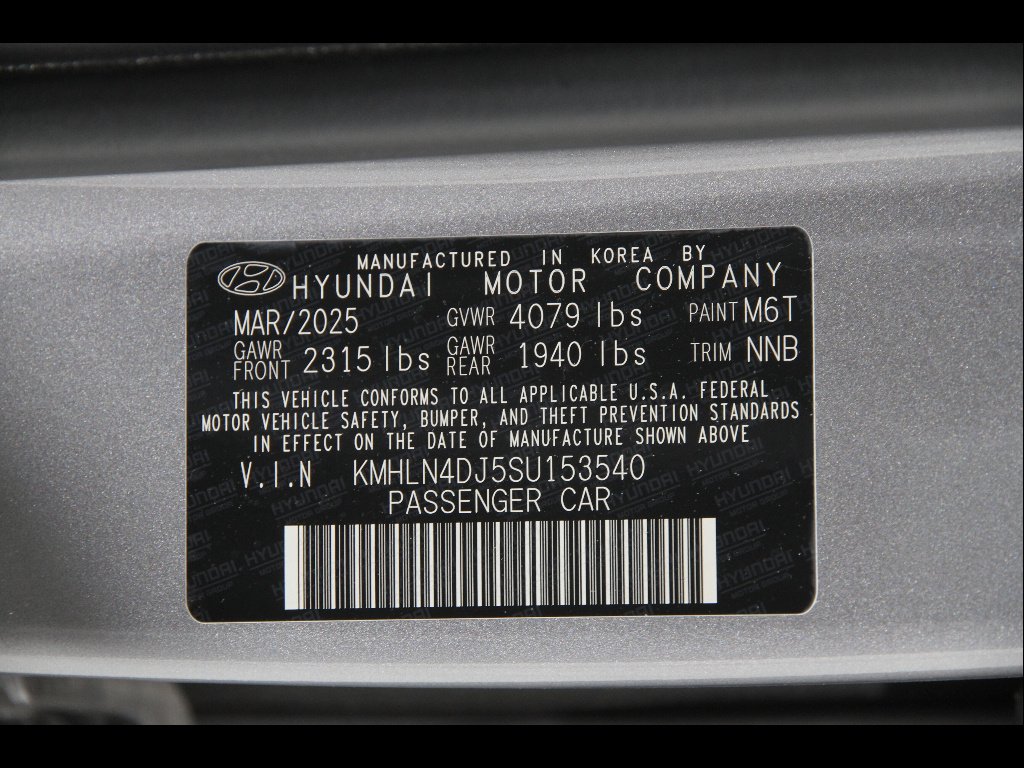 2025 Hyundai Elantra Limited - Photo 22
