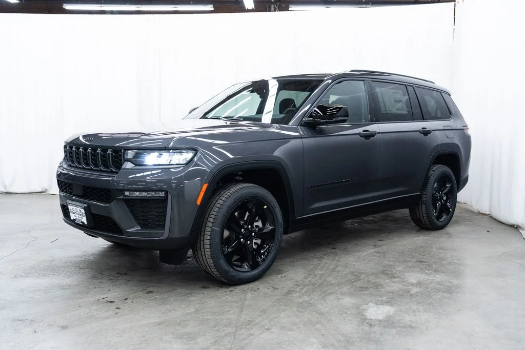 New 2026 Baltic Gray Metallic Clear-Coat Exterior Paint Jeep Limited image 3