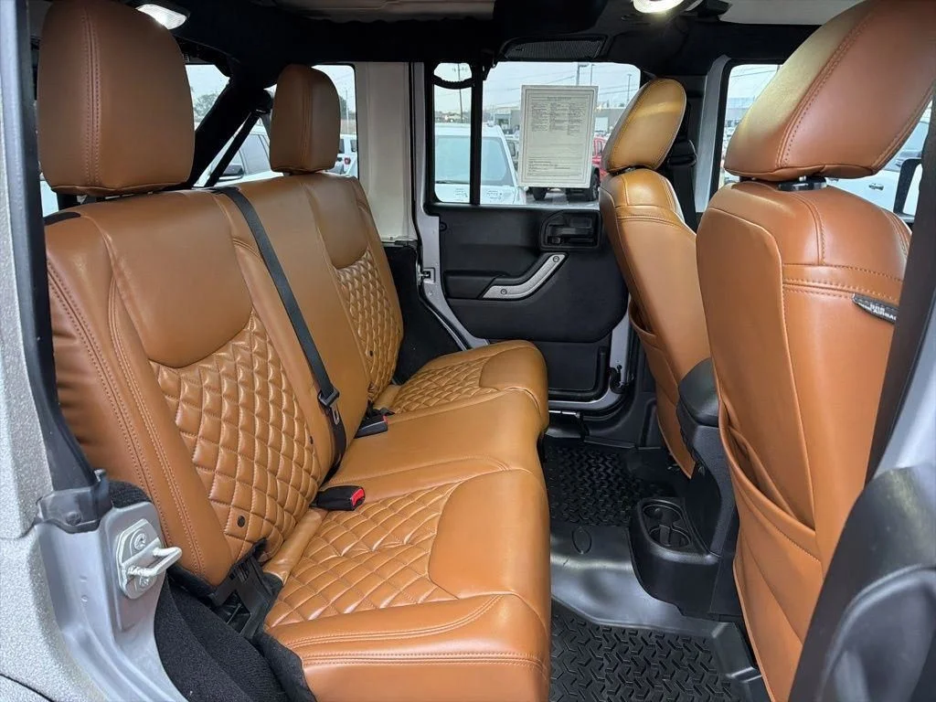 Used 2015 Silver Jeep Unlimited Sport image 31