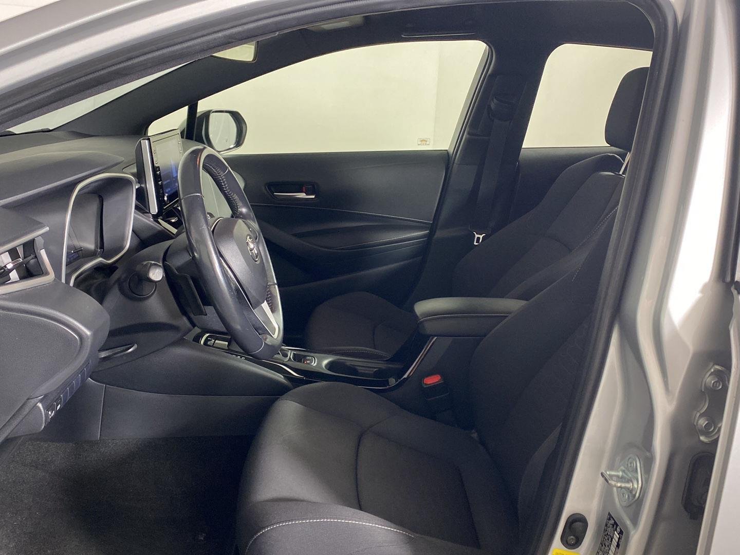 Used 2019 Classic Silver Metallic Toyota SE image 13