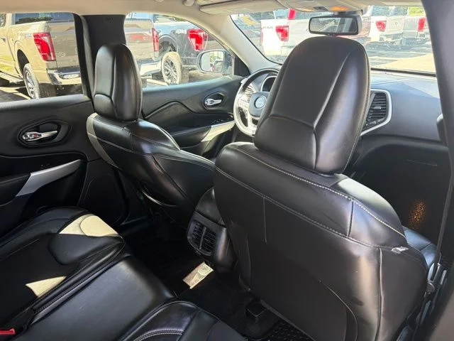 Used 2018 Diamond Black Jeep Latitude Plus image 39