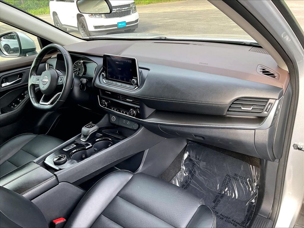 Used 2023 Silver Nissan SV image 14