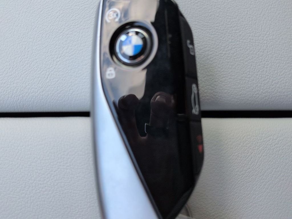 New 2027 Gray Metallic BMW xDrive40i image 30