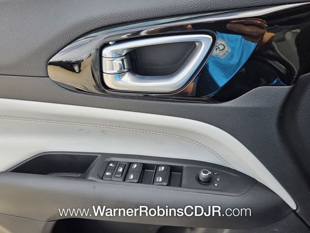 New 2026 Silver Zynith Metallic Clear-Coat Exterior Paint Jeep Limited image 30