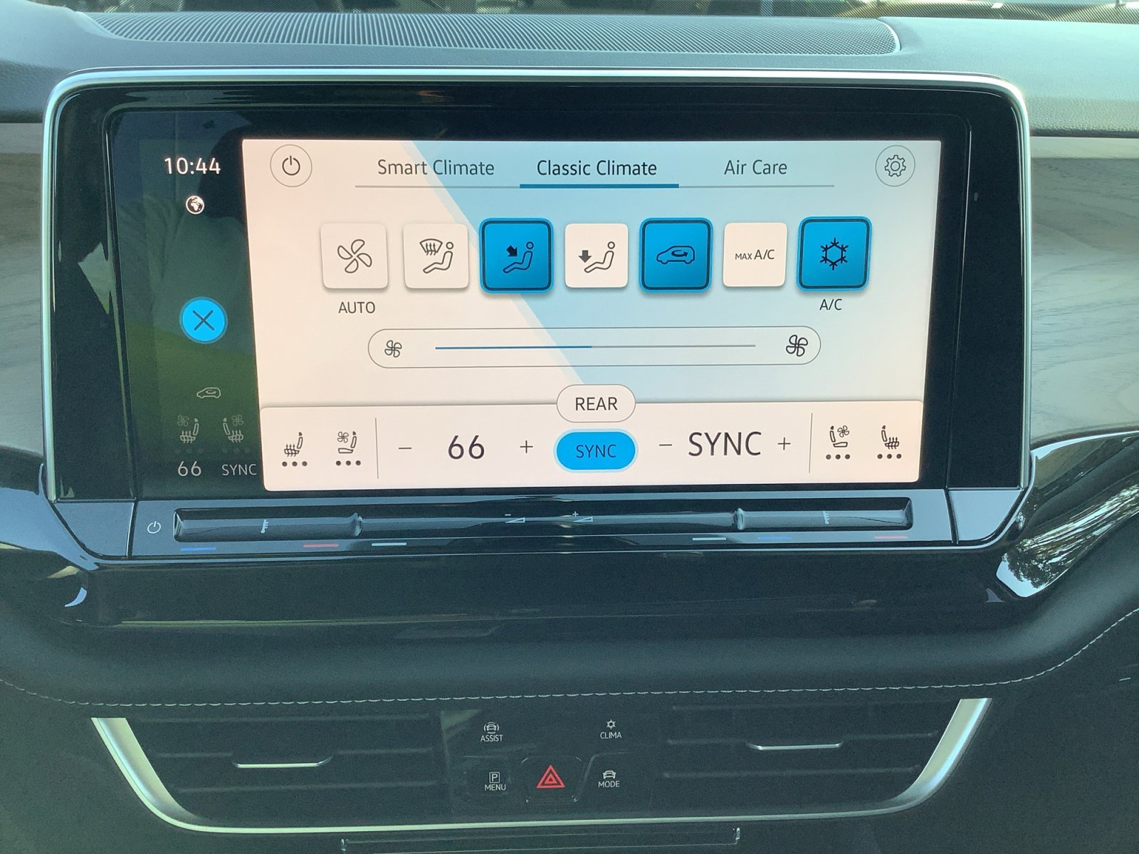 New 2026 Deep Black Pearl Volkswagen 2.0T SE w/Technology image 18