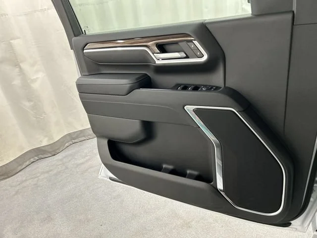 New 2026 Summit White Chevrolet LT image 20