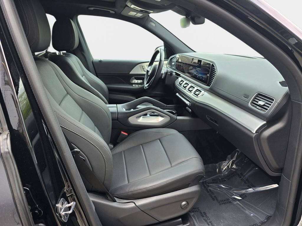 Used 2025  Mercedes-Benz GLS 450 image 12