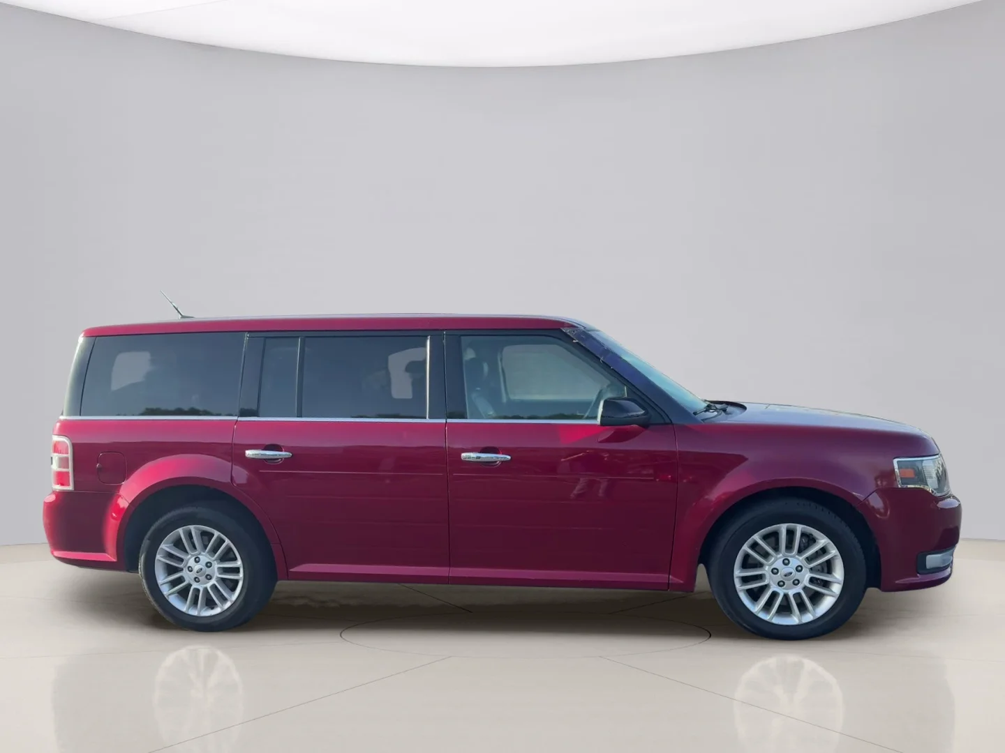 Used 2018 Red Ford SEL image 4