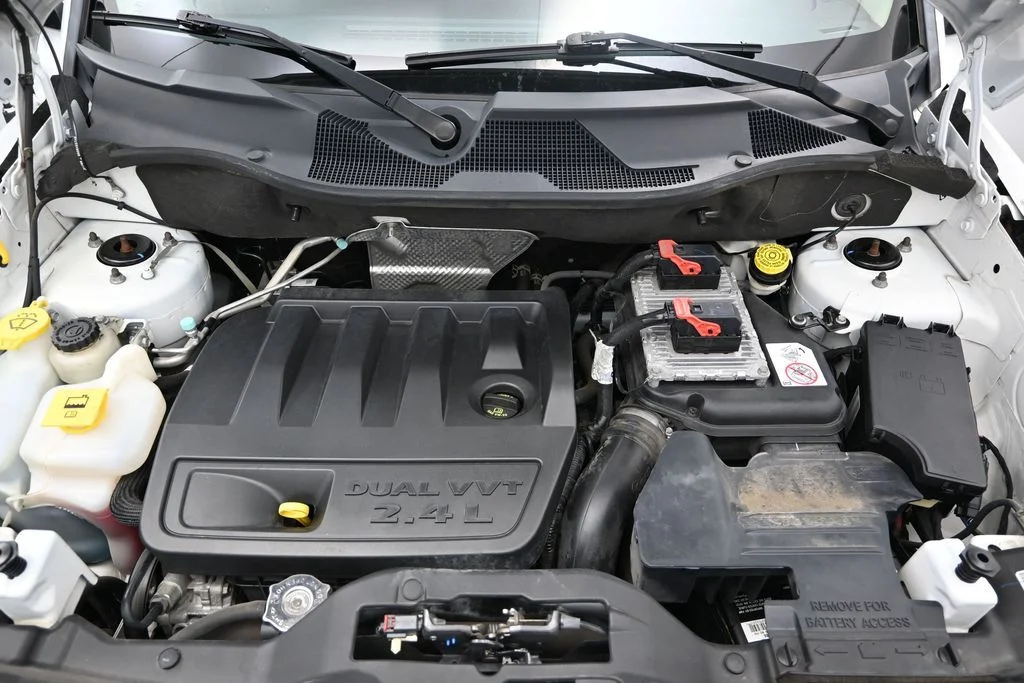 Used 2015 Bright White Clearcoat Jeep Latitude image 19
