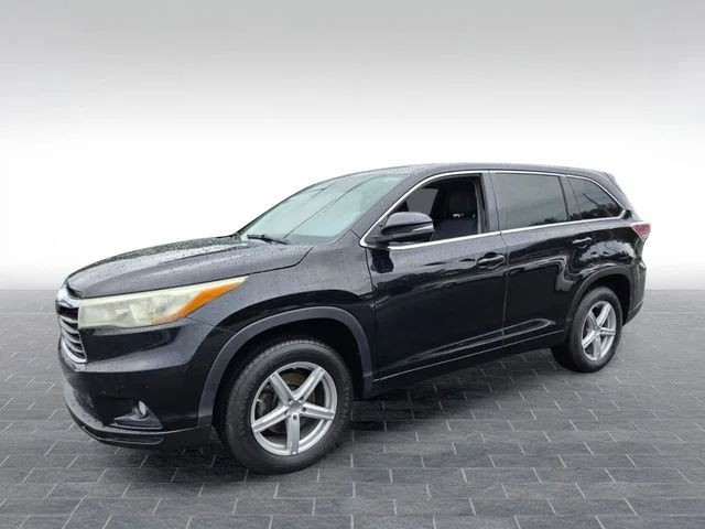 Used 2015 Black Toyota LE Plus V6 image 3