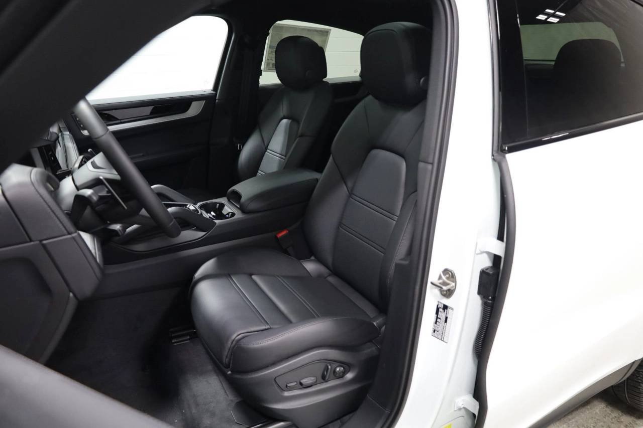 Used 2026 White Porsche Coupe image 5