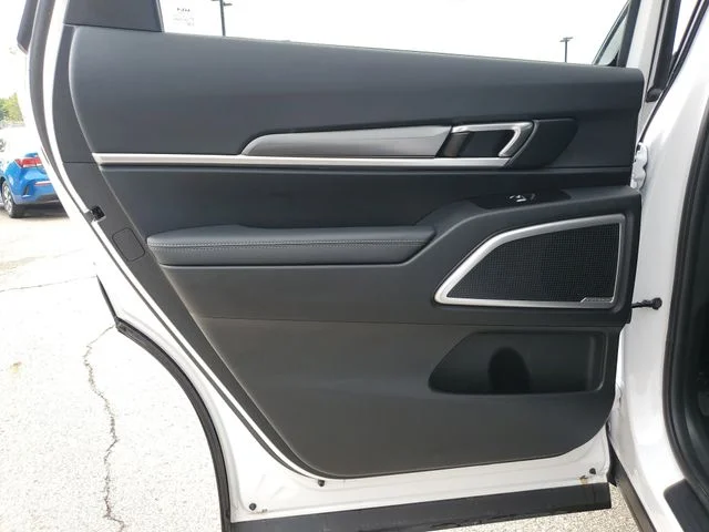 Used 2023 White Kia S image 16