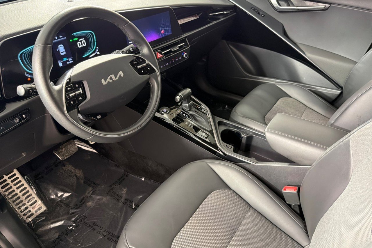 Used 2023  Kia EX Touring image 9