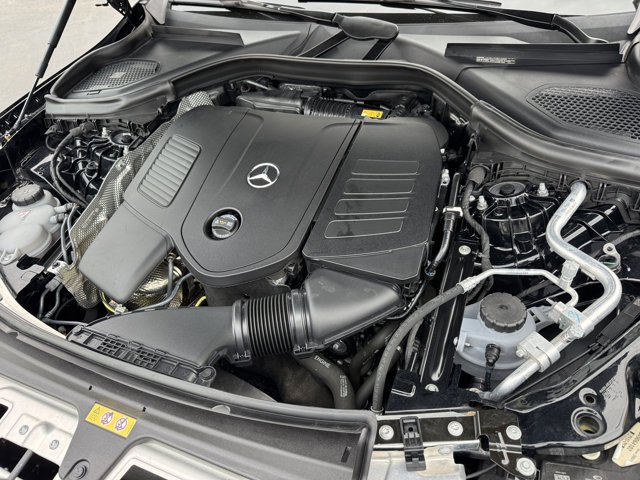 Used 2025 Black Mercedes-Benz GLC 300 image 5