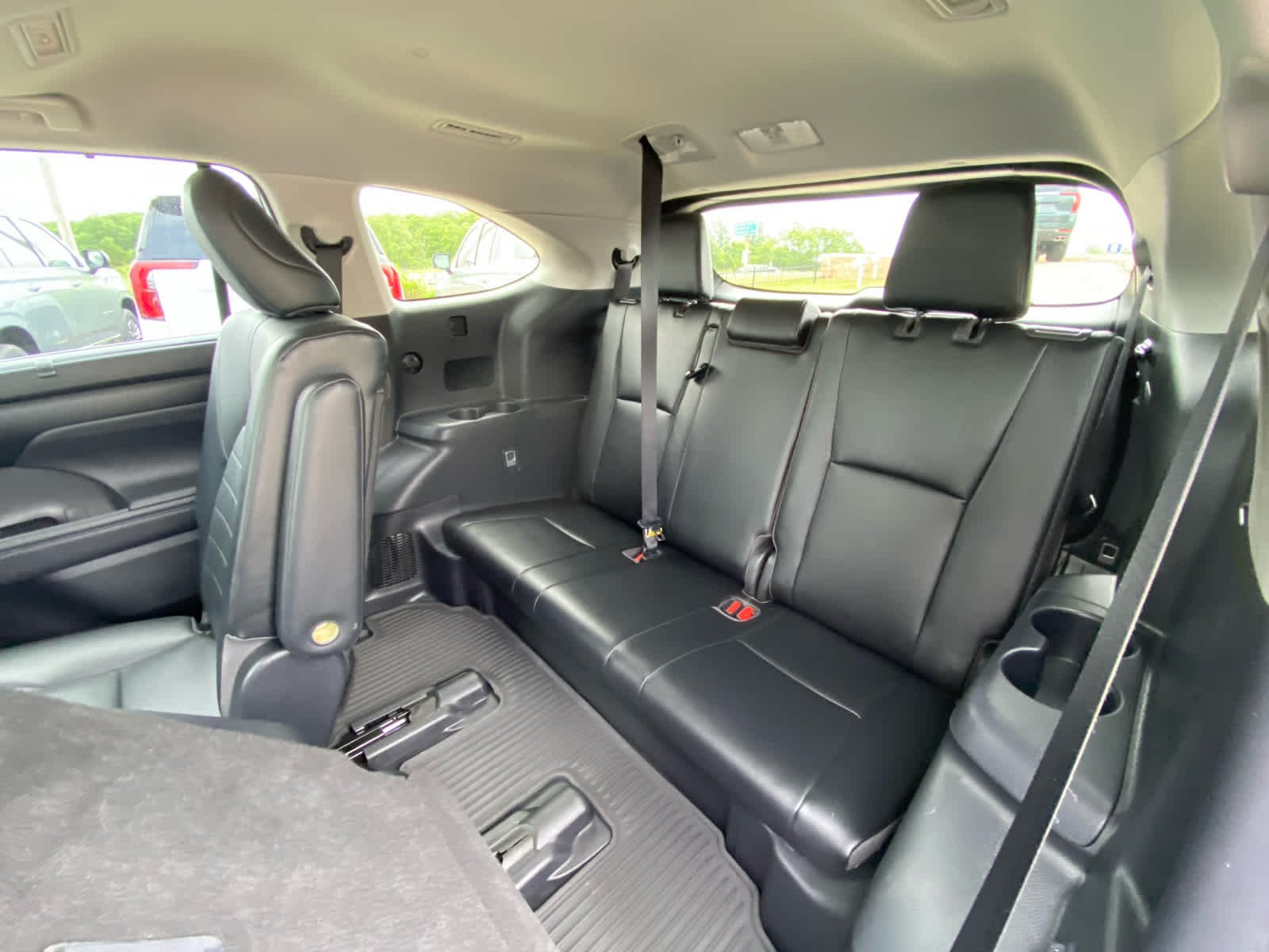 Used 2020  Toyota Hybrid XLE image 24