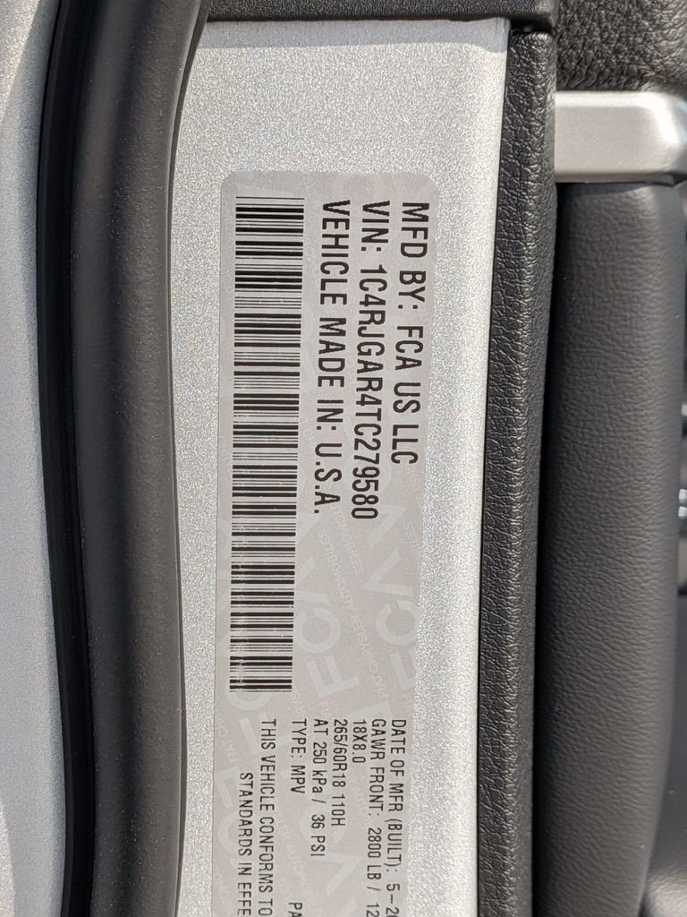New 2026 Silver Zynith Exterior Paint Jeep Altitude image 27