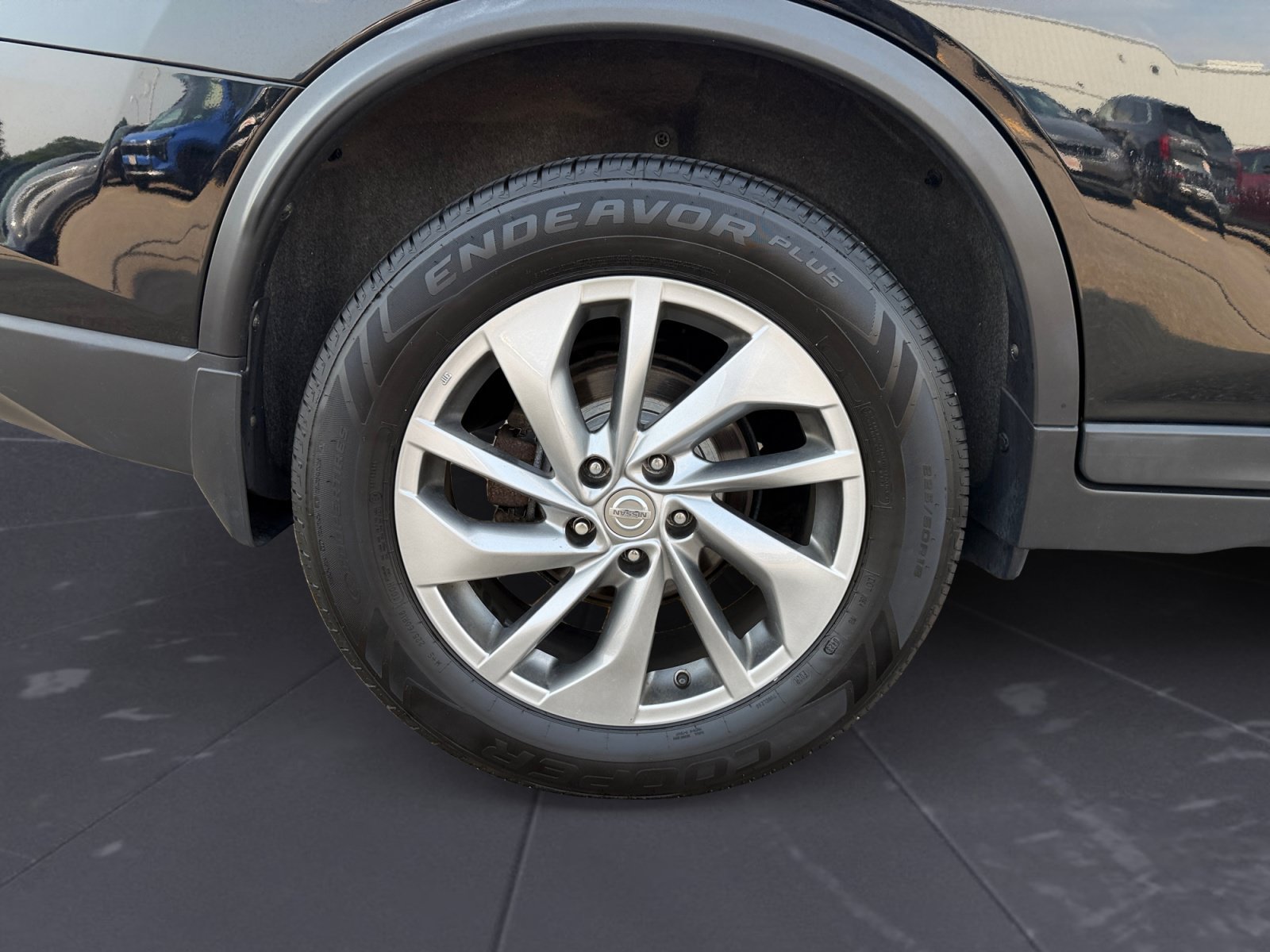 Used 2015 Super Black Nissan SL image 46