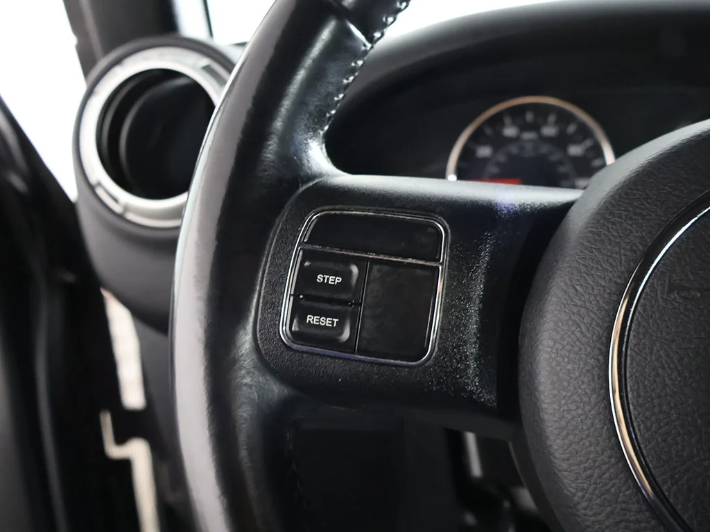 Used 2018 Crystal Metallic Jeep Unlimited Sahara image 34