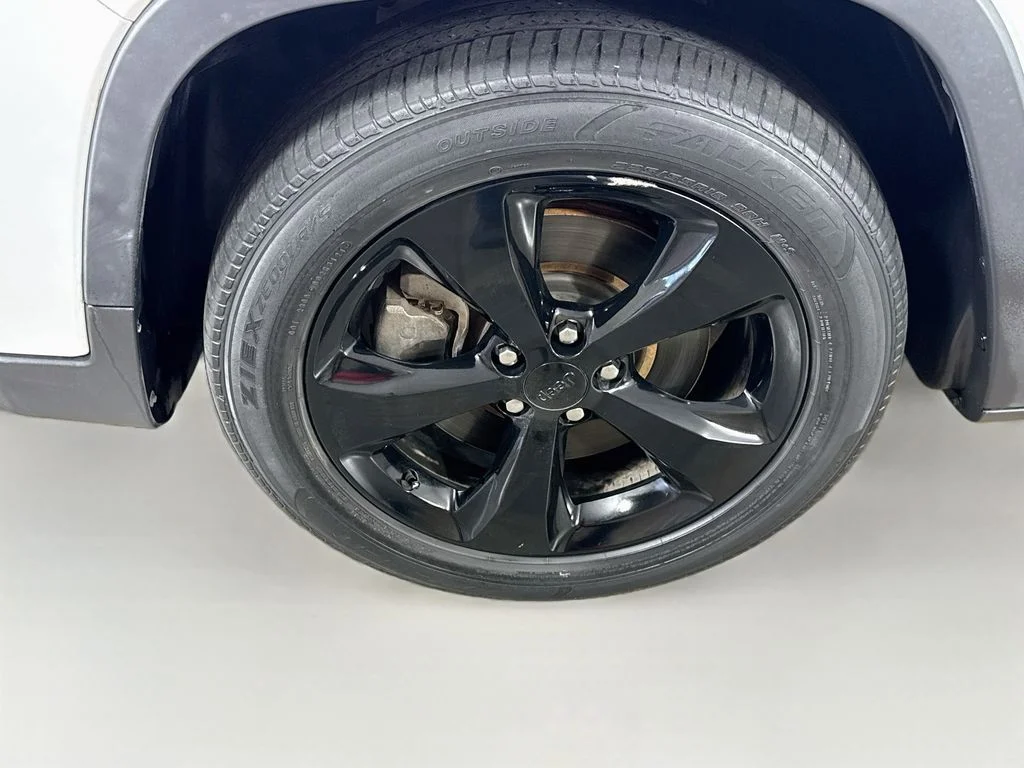 Used 2020 White Jeep Latitude Plus image 38