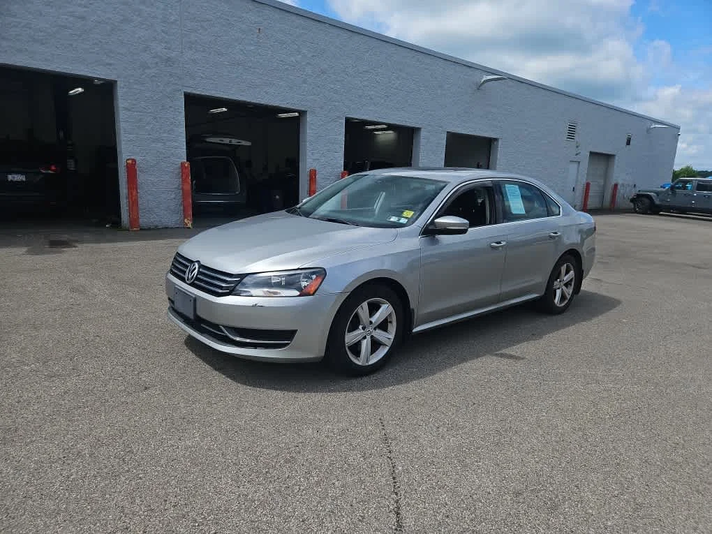 2013 Volkswagen Passat SE w/Sunroof