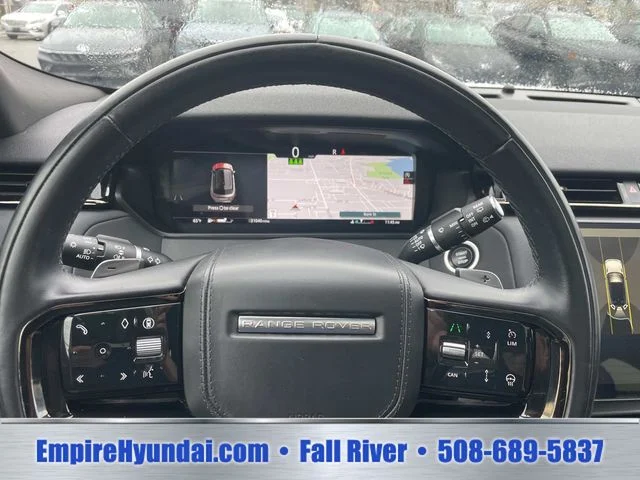 Used 2025  Land Rover Dynamic SE image 27
