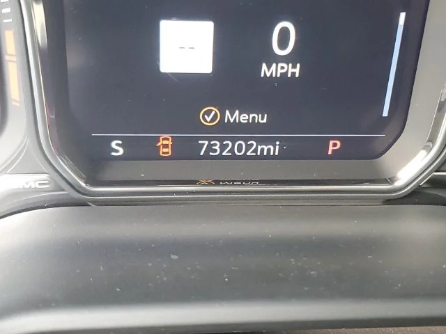 Used 2021 WHITE FROST TRICOAT GMC Denali image 21
