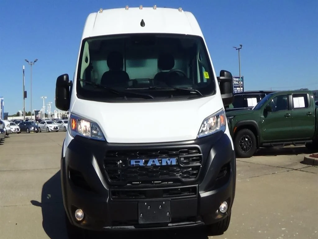 Used 2025 Bright White Clear Coat (pw7) RAM Tradesman 2500 image 3