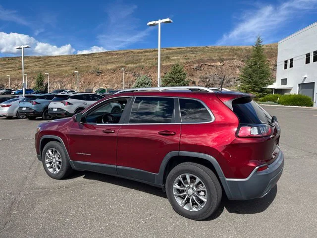 Used 2019 Velvet Red Pearlcoat Jeep Latitude Plus image 11
