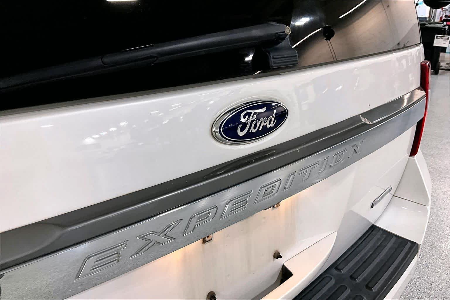 Used 2015 White Platinum Metallic Tri-Coat Ford Limited image 35
