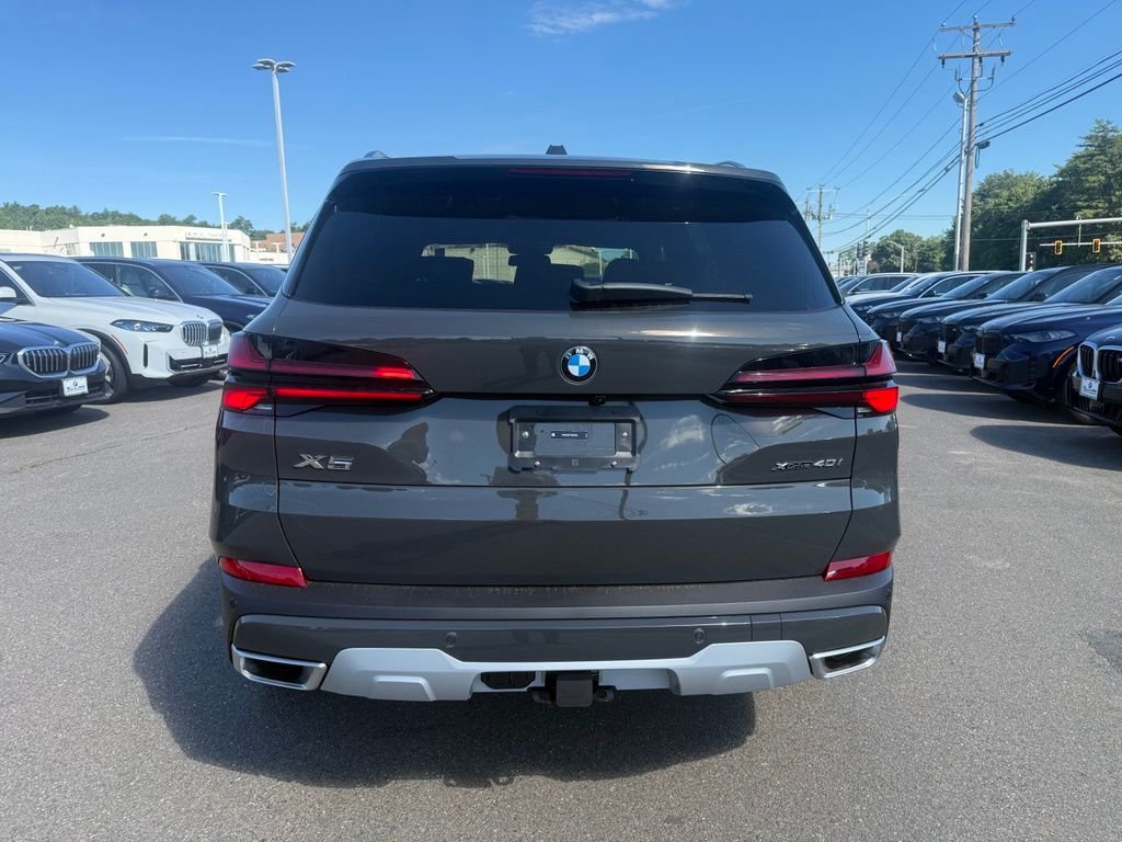 New 2026 Dravit Grey Metallic BMW xDrive40i image 4