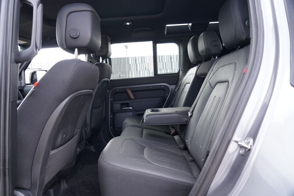 Used 2023 Gray Land Rover X image 27
