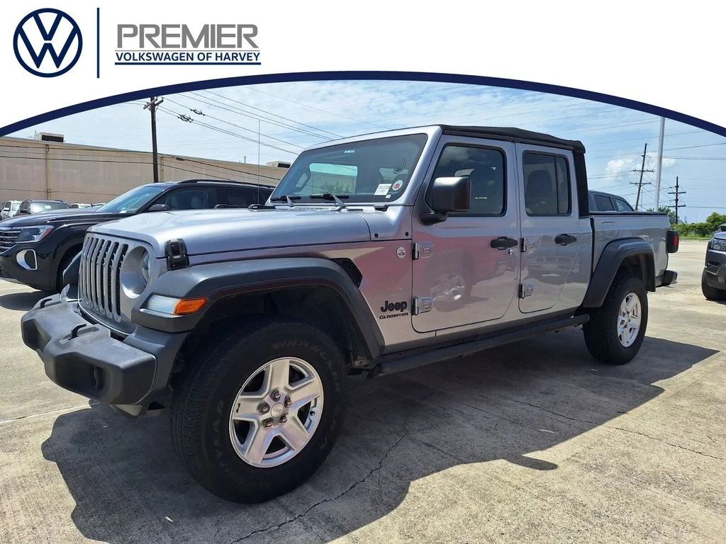 Used 2020 Silver Jeep Sport image 1