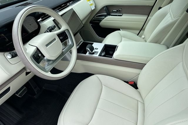 New 2026 Santorini Black LAND ROVER SE LWB 7-Seats / V8 image 9