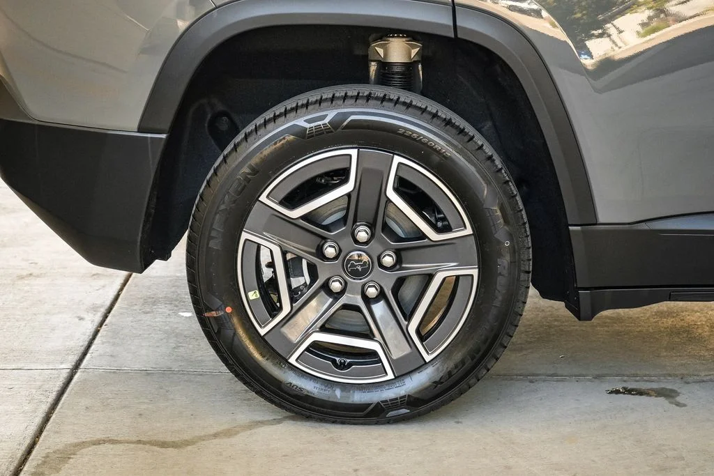 New 2026 Sting-Gray Clearcoat Jeep Laredo image 12