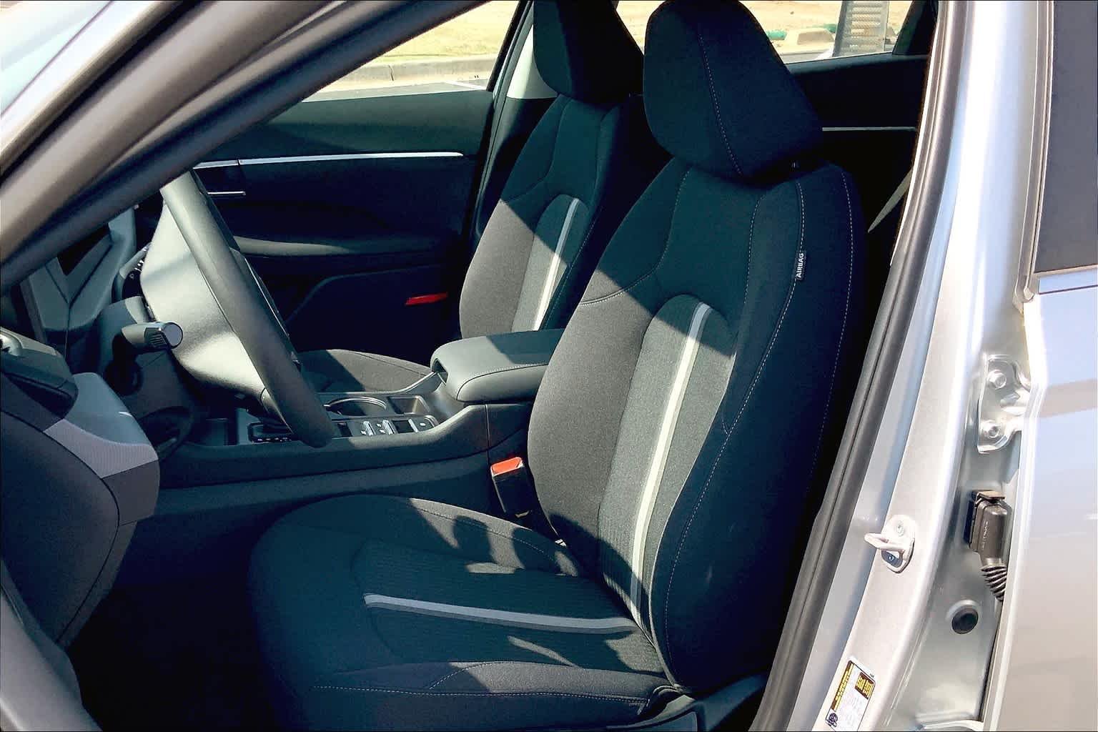 Used 2025 Aero Silver Hyundai SE image 9