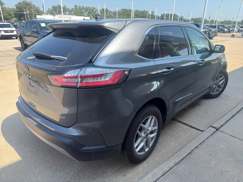 Used 2022 Carbonized Gray Metallic Ford SEL image 11