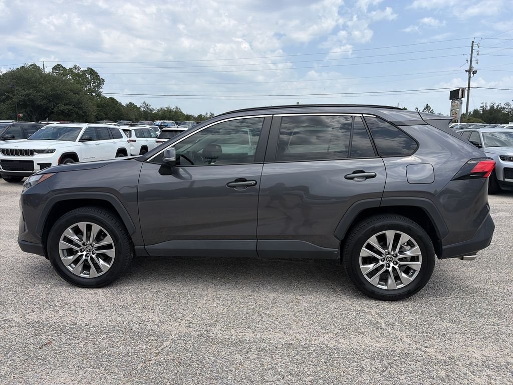 Used 2022 Gray Toyota XLE Premium image 3