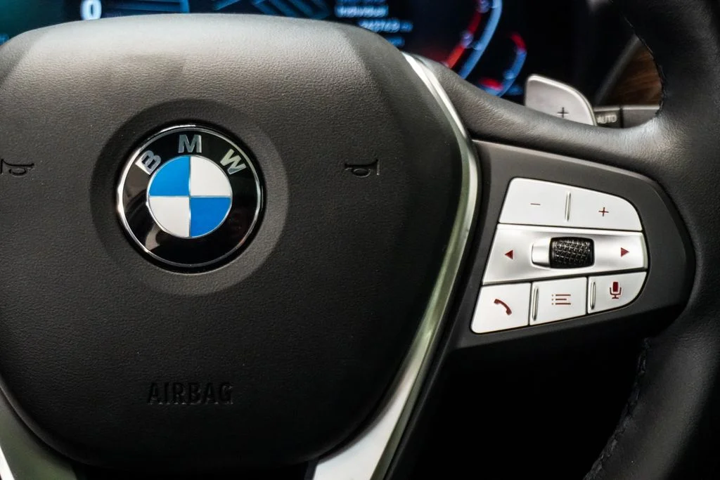 Used 2022 Black BMW sDrive30i image 16