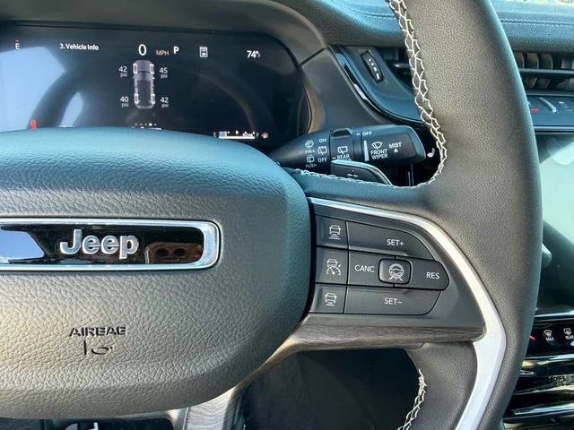 New 2026 Diamond Black Crystal Pearl-Coat Exterior Paint Jeep Altitude image 16
