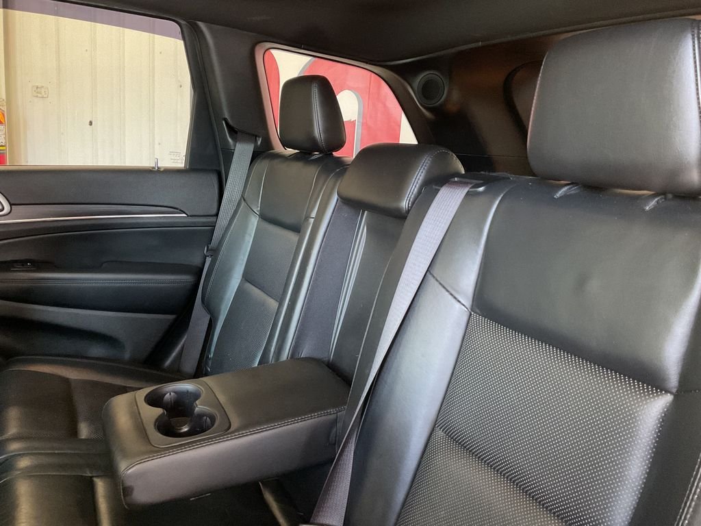 Used 2019 Gray Jeep Limited image 33