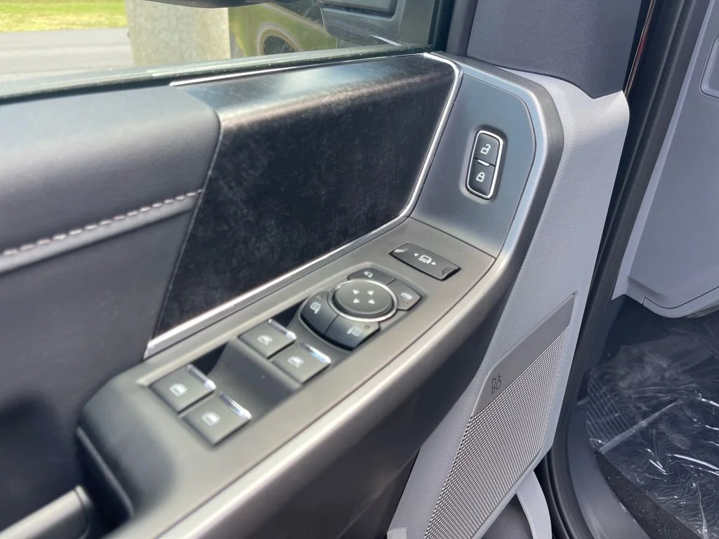 New 2026 Agate Black Metallic Ford F-250® XLT image 5