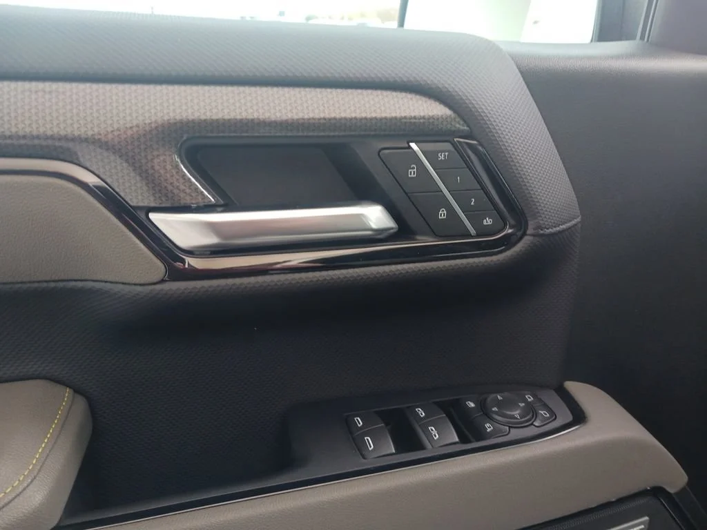 Used 2025 Summit White Chevrolet ZR2 image 34